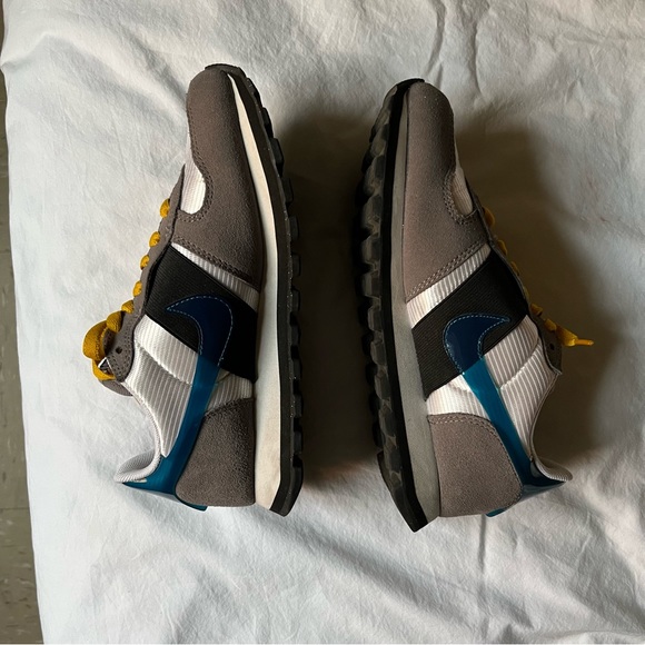 Nike V- Love O.X. - Picture 3 of 7